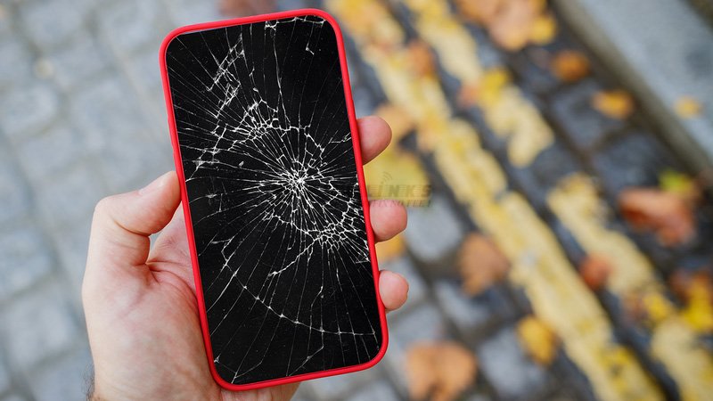 iPhone 12 Cracked Screen